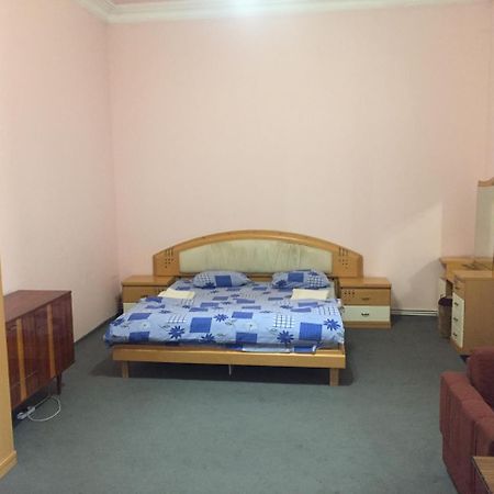 Noy Hostel 耶烈万 外观 照片